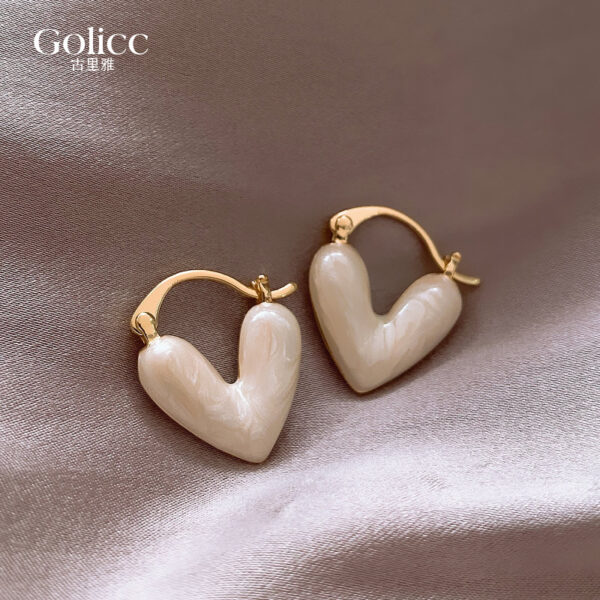 JW924 Heart-Shaped Luxury Earrings